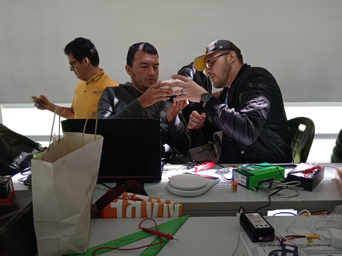 Semillero de Robótica, Inteligencia Artificial, Automatización y Control. "Connect RIAAC"